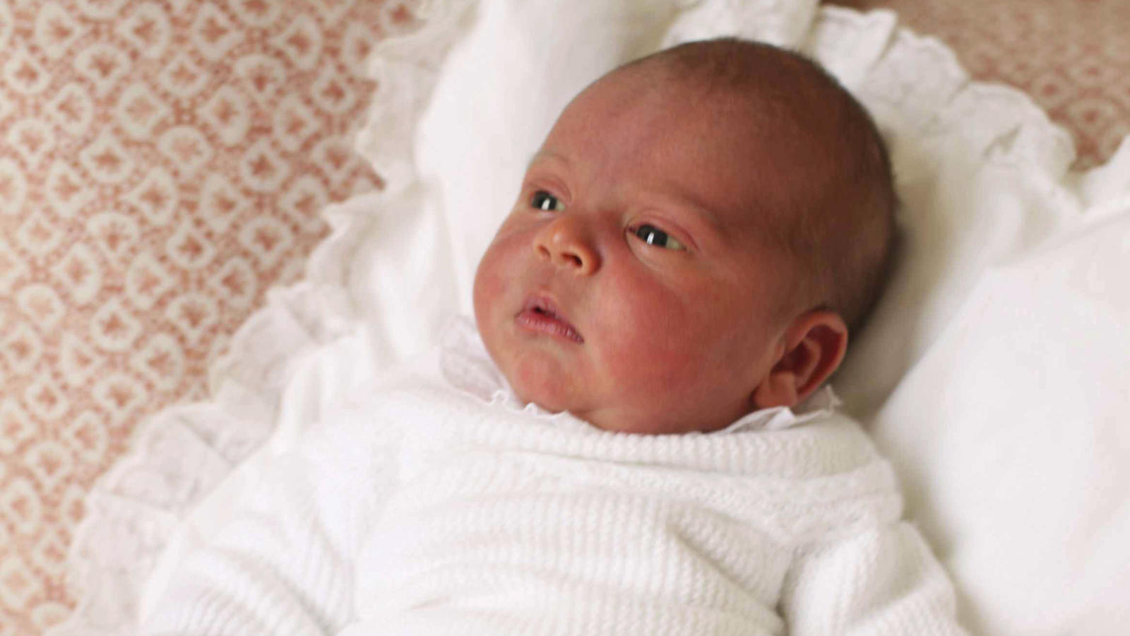 HANDOUT - 26.04.2018, Großbritannien, London: Dieses am 06.05.2018 vom Kensington-Palast zur Verfügung gestellte Foto zeigt Prinz Louis, das dritte und jüngste Kind von Prinz William und Herzogin Kate. Prinz Louis kam am 23. April im St.-Mary's-Hospi