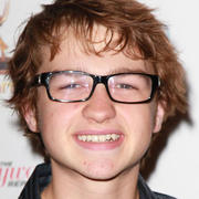 Angus T Jones So Stark Hat Sich Der Two And A Half Men Kinderstar Verandert