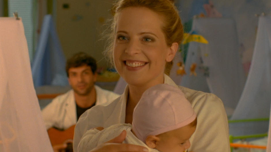 Films Et Séries Tv Avec Laura Osswald 'Doctor's Diary'-Star Laura Osswald: Endlich zeigt sie uns ihren Babybauch