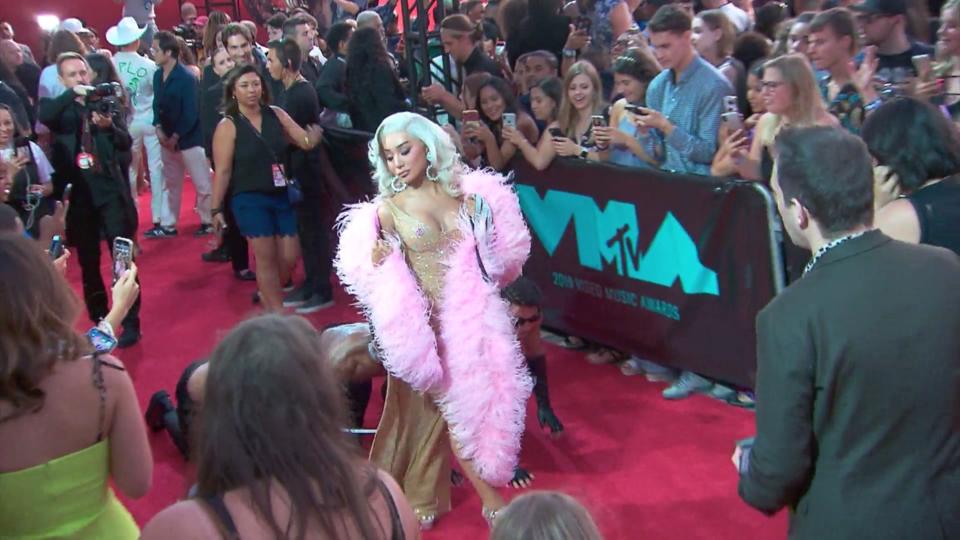 Skurrile Outfits bei den MTV VMAs 2019