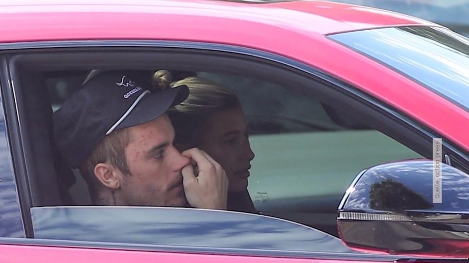 Justin Bieber bohrt in der Nase - was er da wohl findet?