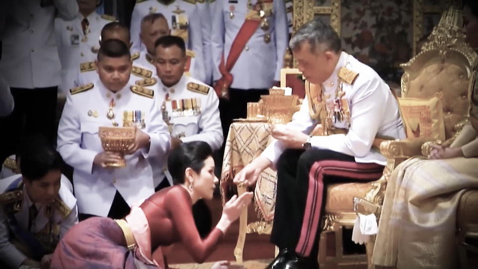 Thailands König verstößt seine Geliebte