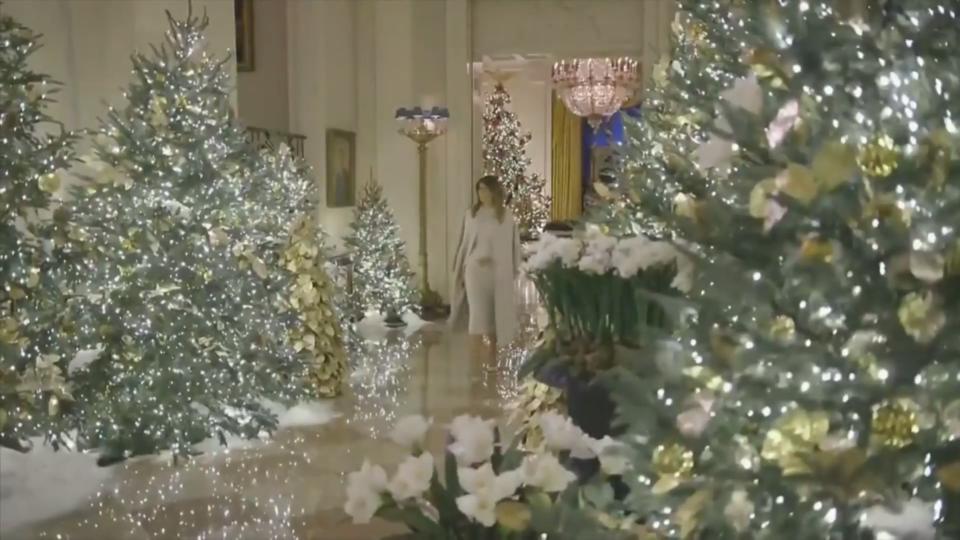 Melania schwebt durch das Weiße Haus