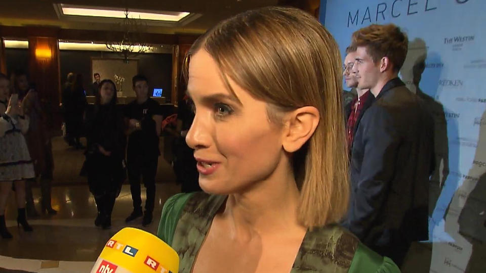 Busenblitzer bei Isabell Horn