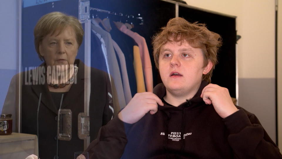 Lewis Capaldi sieht aus wie Angela Merkel