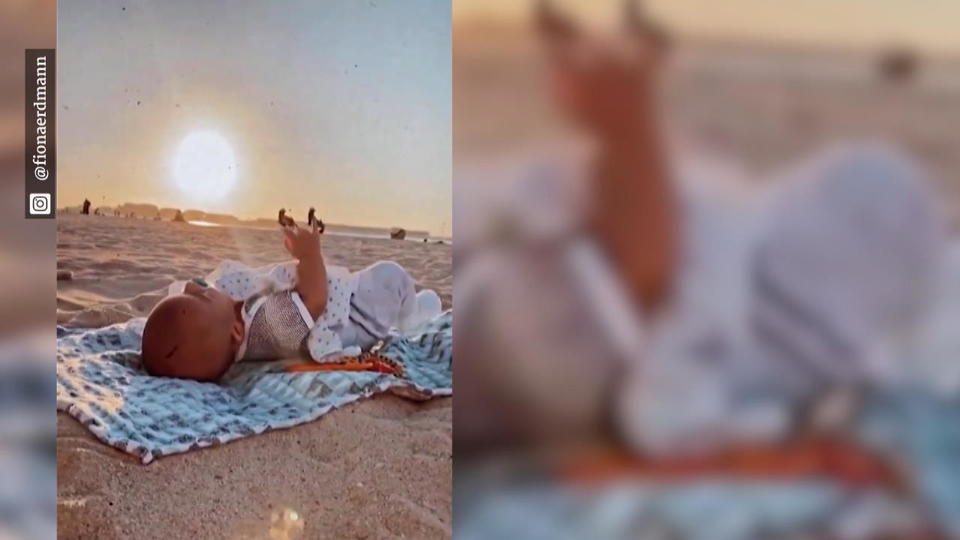 Fiona Erdmann beim Strandspaziergang in Dubai mit ihrem Sohn