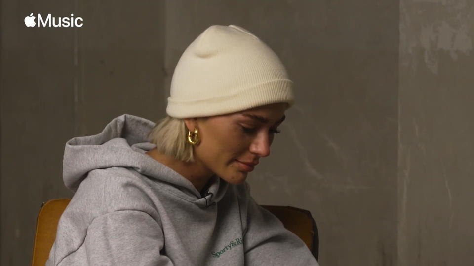 Rapperin Loredana bricht in Interview in Tränen aus