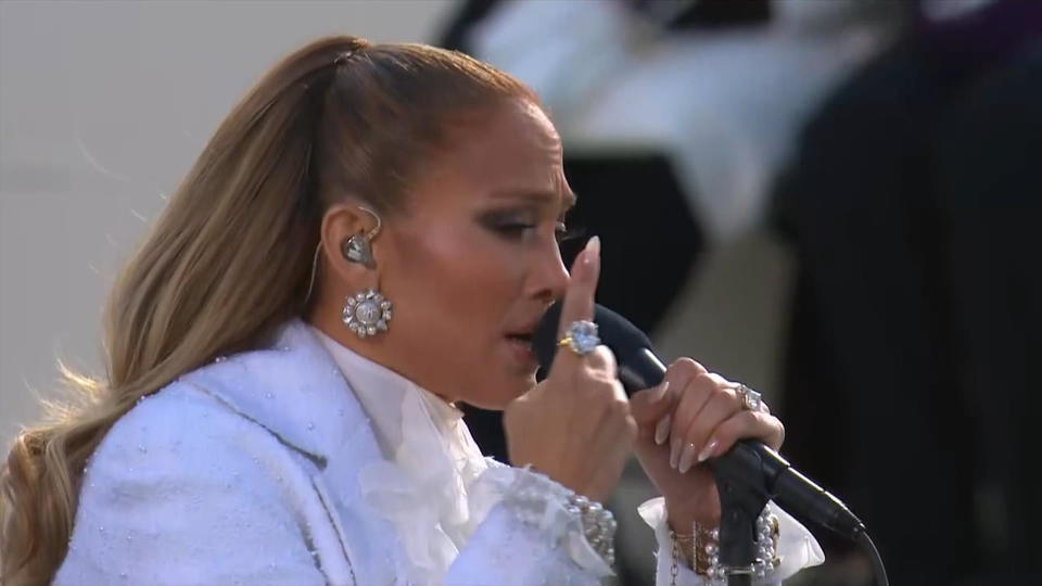 Jennifer Lopez überrascht mit spanischen Zeilen