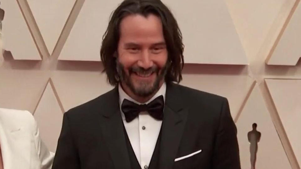 Keanu Reeves: Action-Star trägt Haarspangen