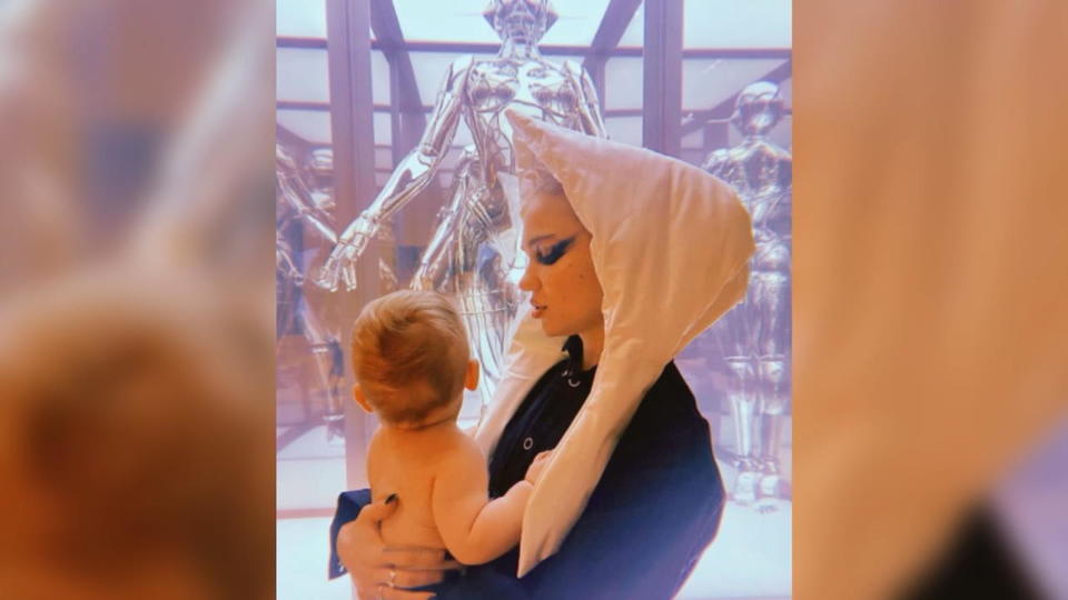 Grimes postet Video mit ihrem Sohn