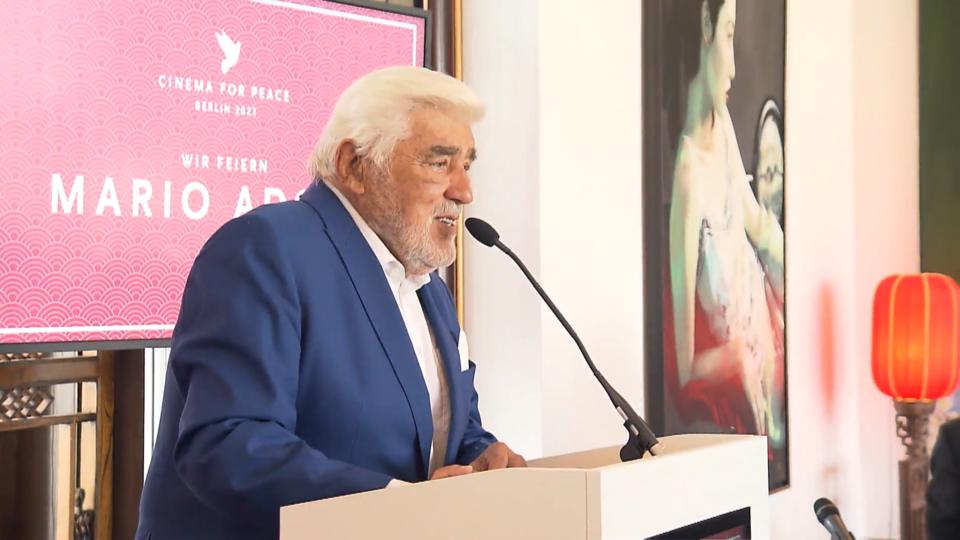 Mario Adorf in Berlin ausgezeichnet