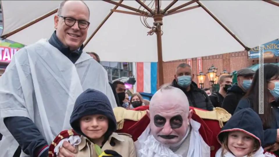 Monegassen-Zwillinge im deutschen Freizeitpark