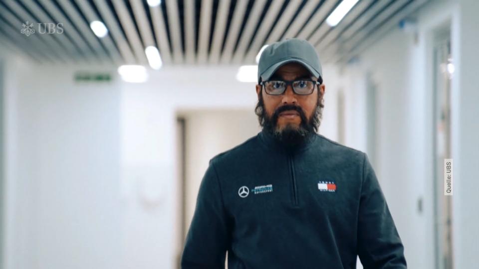 Lewis Hamilton überrascht kleine Fans