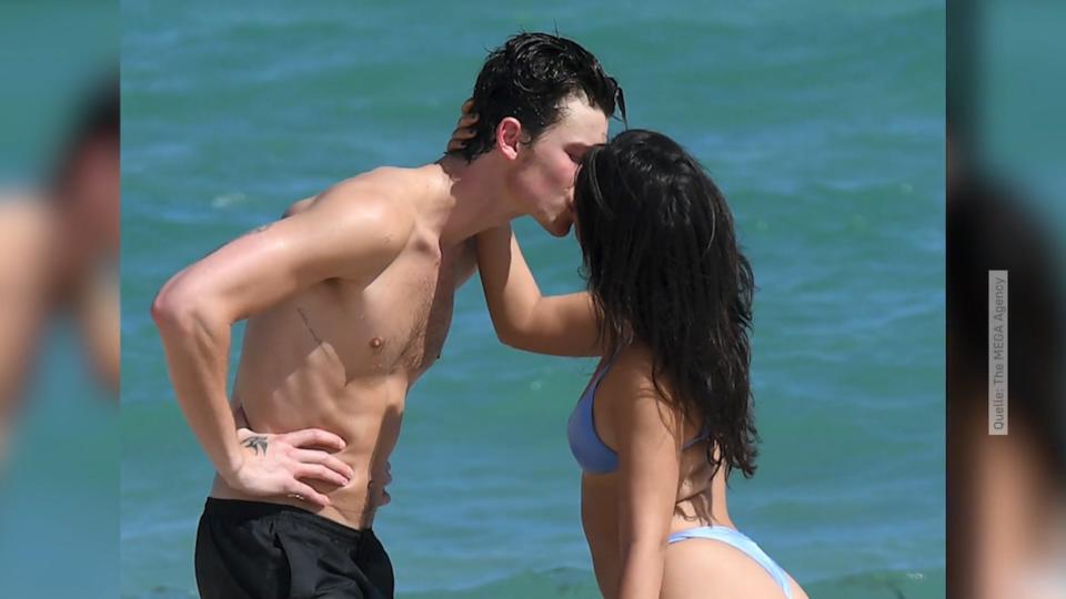 Camila Cabello und Shawn Mendes turteln am Strand