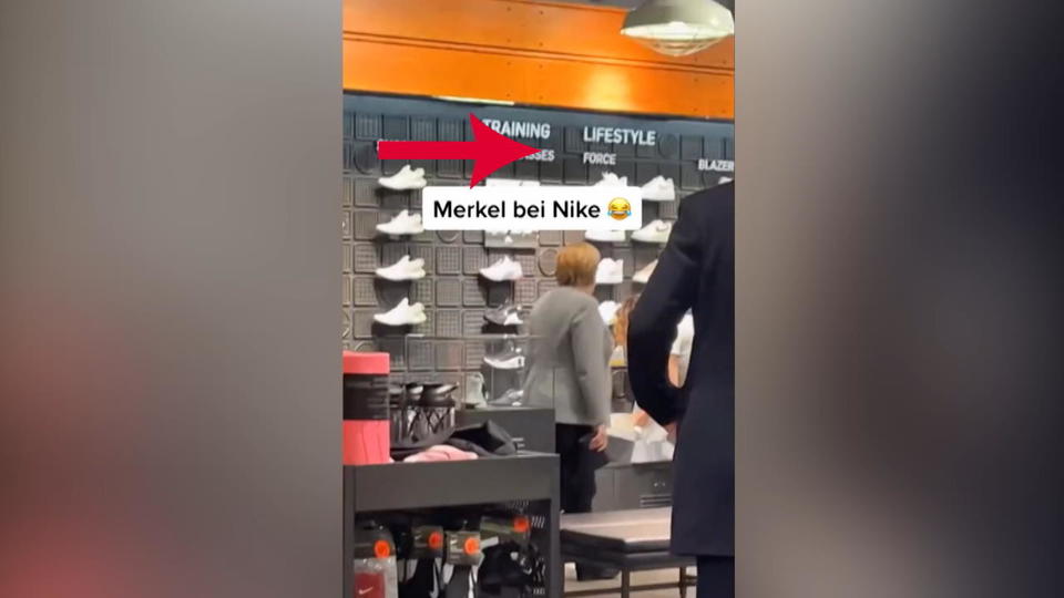 Angela Merkel im Nike-Store gesichtet