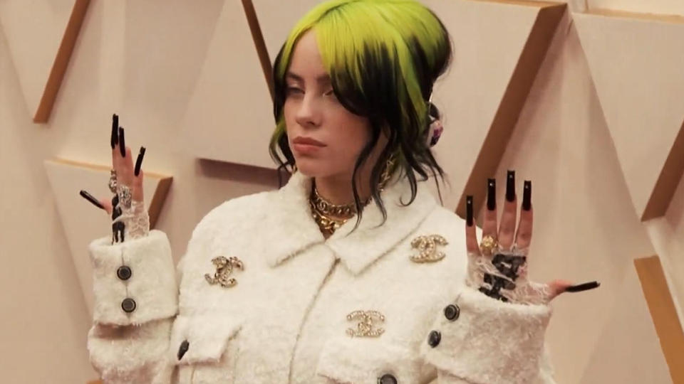 Sängerin Billie Eilish ist ihrem Stil wieder treu