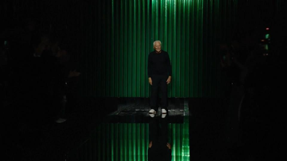 Giorgio Armani setzt bei Fashion Week ein starkes Zeichen