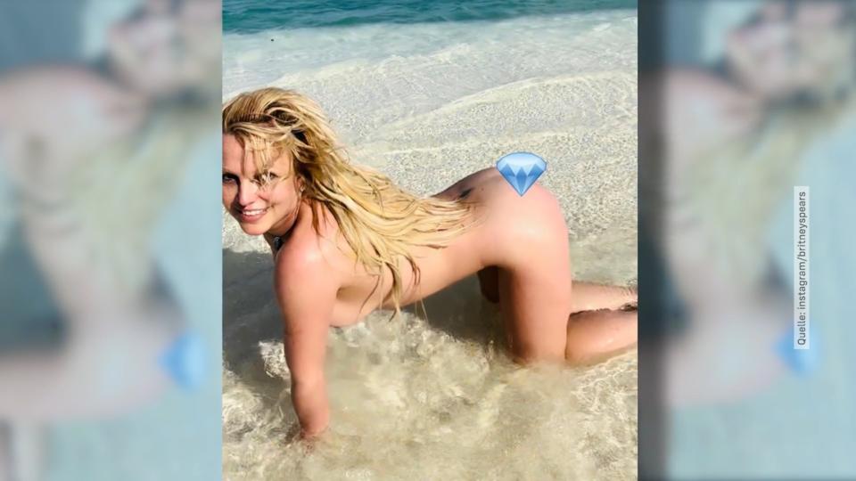 Britney Spears splitterfasernackt am Strand