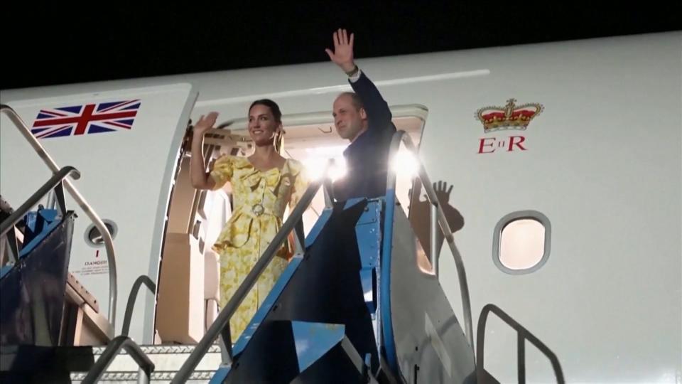 Prinz William & Herzogin Kate fliegen heim