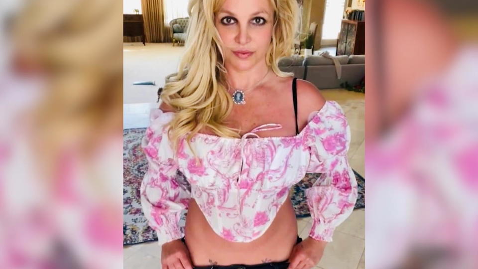 Versteckt Britney Spears hier ihren Babybauch?