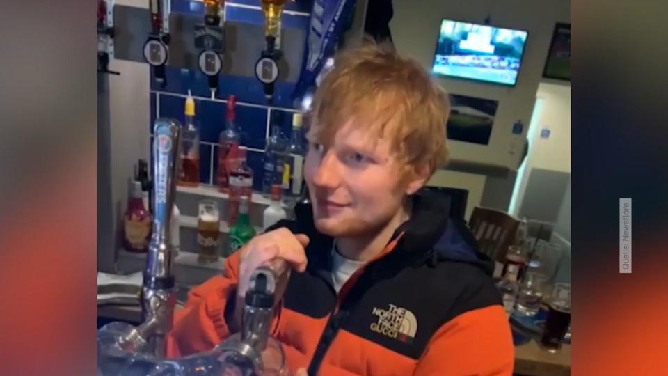 Ed Sheeran feiert in der Bar von nebenan