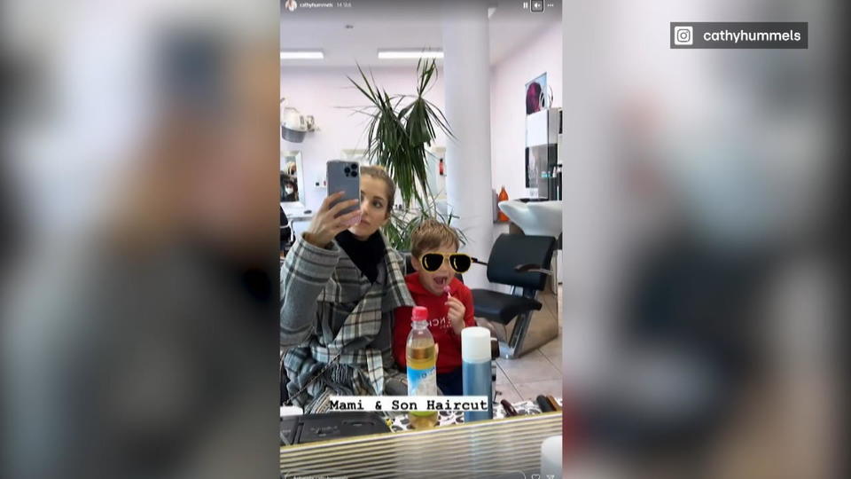 Cathy Hummels mit Sohn Ludwig beim Friseur