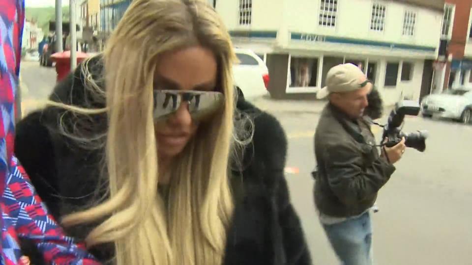 Beleidigung? Katie Price vor Gericht