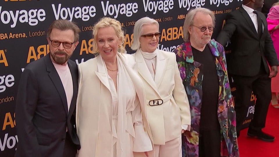 Alle ABBA-Mitglieder wieder gemeinsam auf rotem Teppich