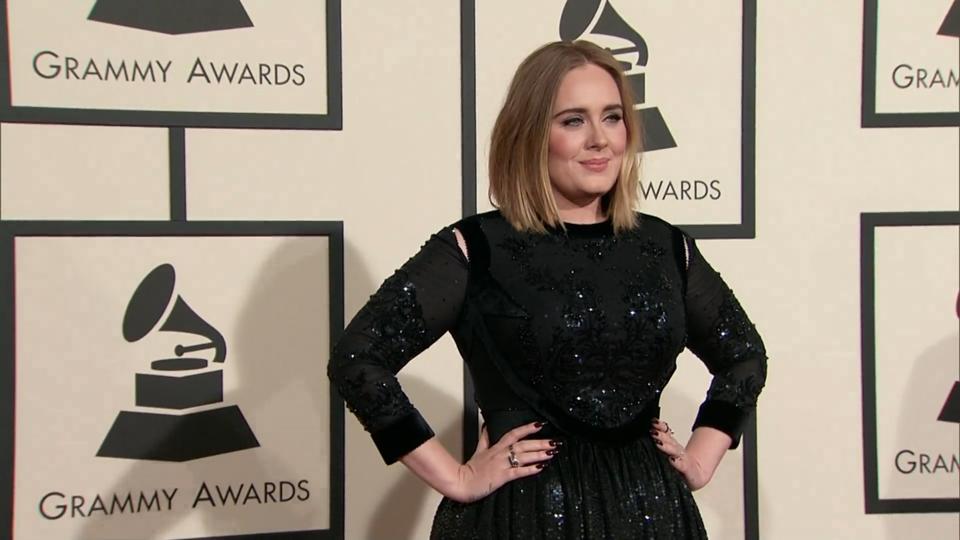 Adele mit XXL-Lippen