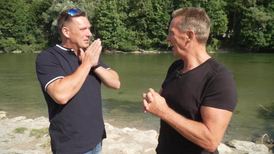 Jürgen Milski rührt seinen Bruder Peter zu Tränen