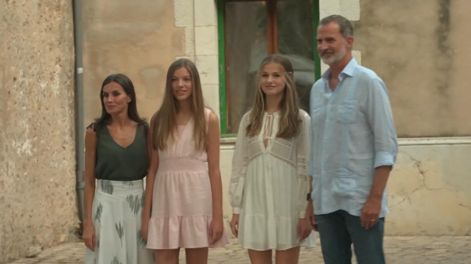 Leonor und Sofía von Spanien stehlen Eltern die Show