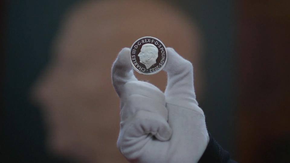 Detail um Charles' Münzen verwundert