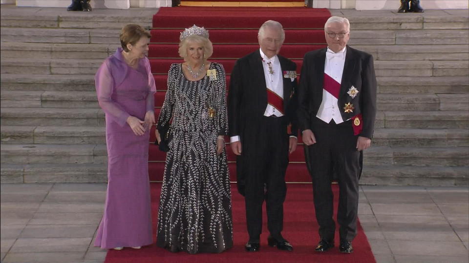König Charles und Camilla am Schloss Bellevue eingetroffen