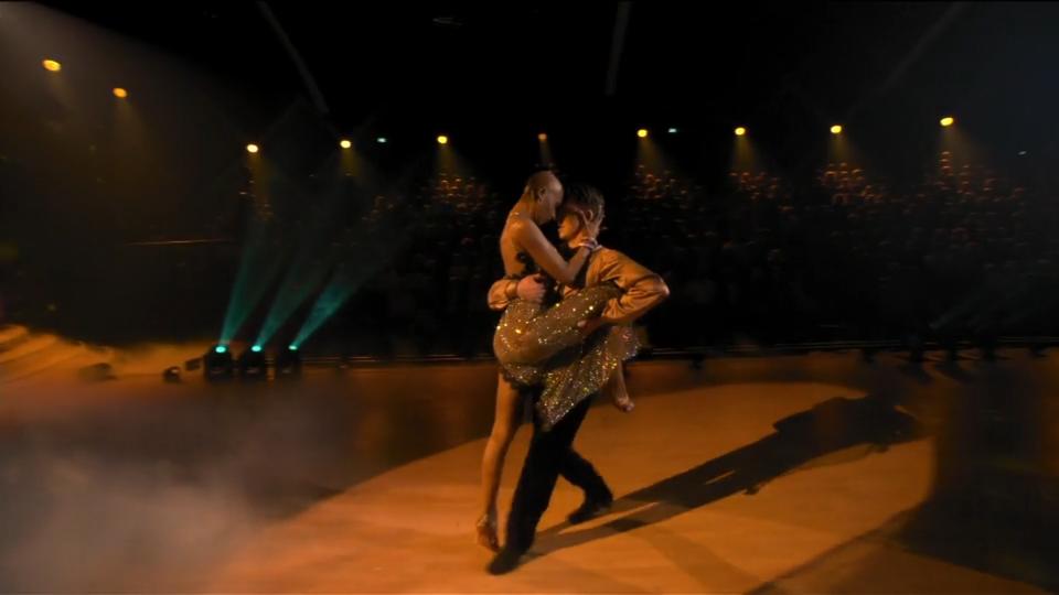 Sharon Battiste tanzt Rumba nach Partner Switch