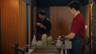 Was macht Carlos auf der "Mauerwerks"-Toilette?